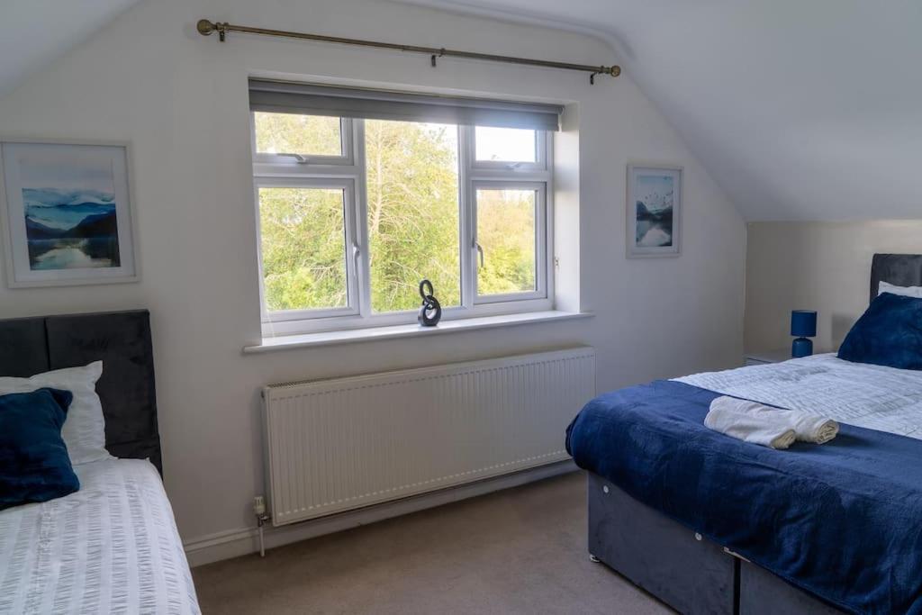 Spacious 15 Guest Home With 9 Beds In Shirley 솔리헐 외부 사진